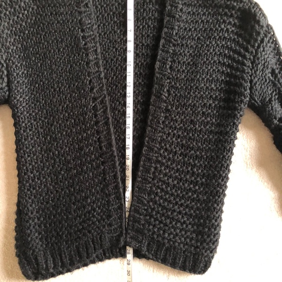 Olivaceous Cardigan Bulk-Knit Sweater. - Picture 8 of 8